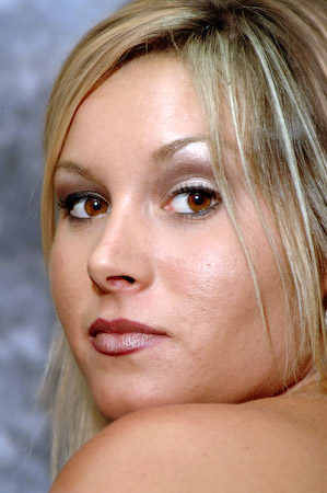Blond model 1